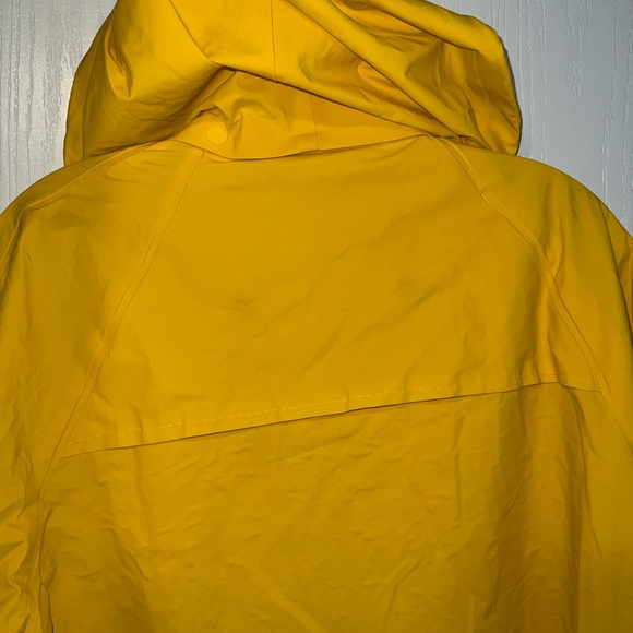 Yellow Raincoat - Picture 6 of 8